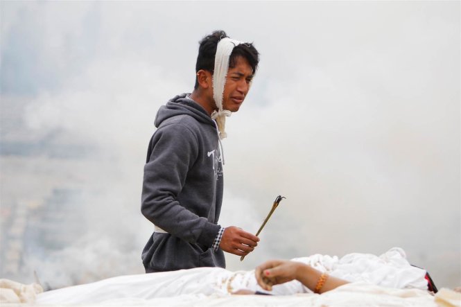 [-]Đã[-]có[-]3.700[-]người[-]chết,[-]thủ[-]đô[-]Nepal[-]dịch[-]chuyển[-]3m